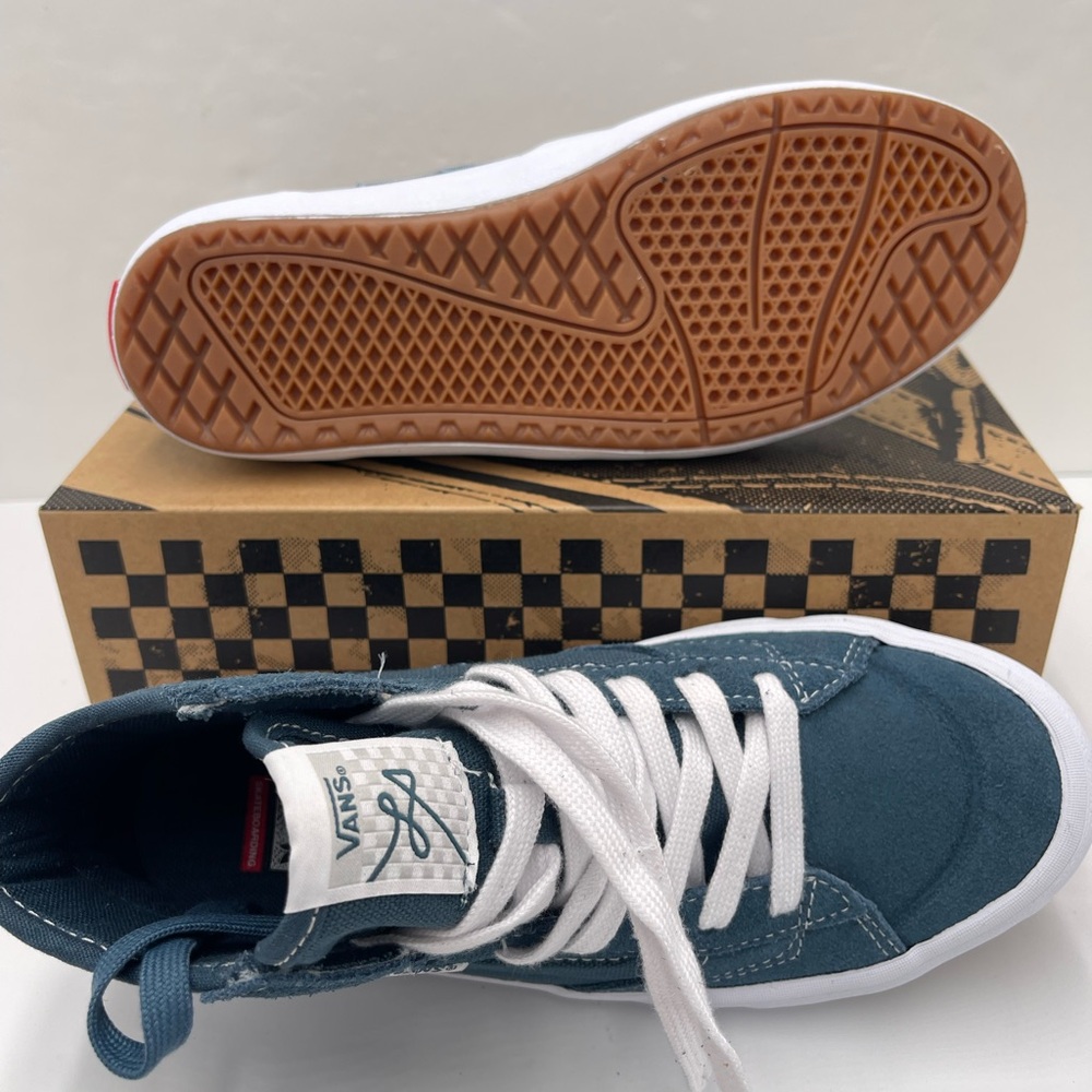 Vans WMNS The Lizzie
Teal Hi Top Sneakers 
VN0A4BX1TEA
 Teal High-Top Sneakers - Picture 3 of 16